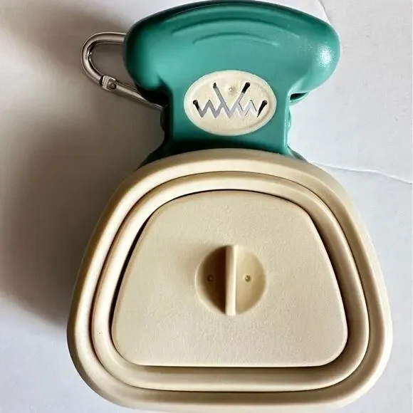 $18/ Dog Foldable Travel Pooper Scooper With 1 Roll Bags Include Dog Leash Clip - Picture 1 of 9